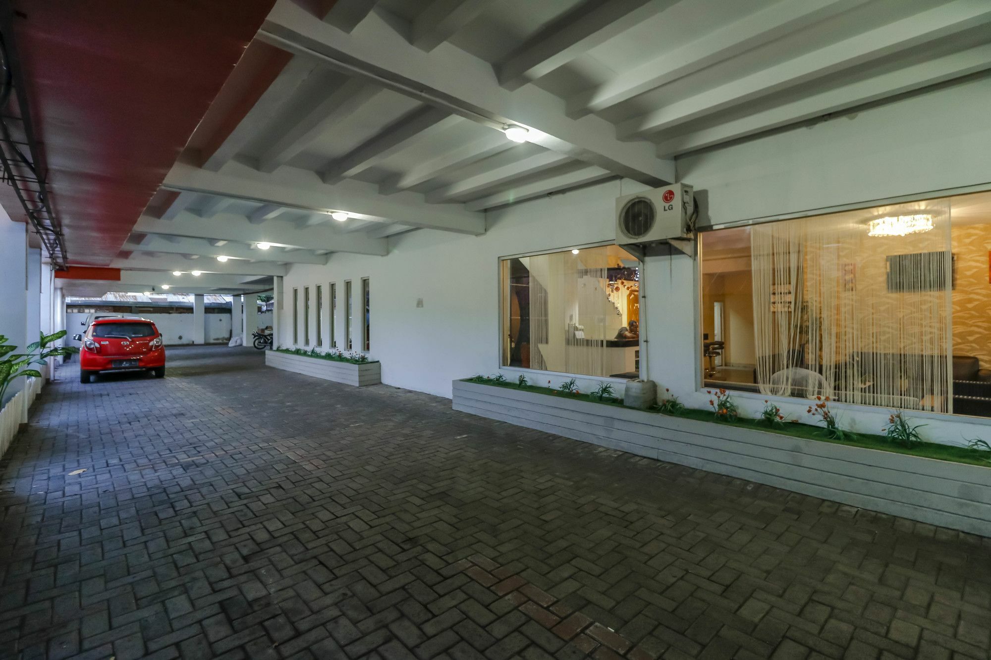 Reddoorz Near Manado Town Square Hotel Exterior photo